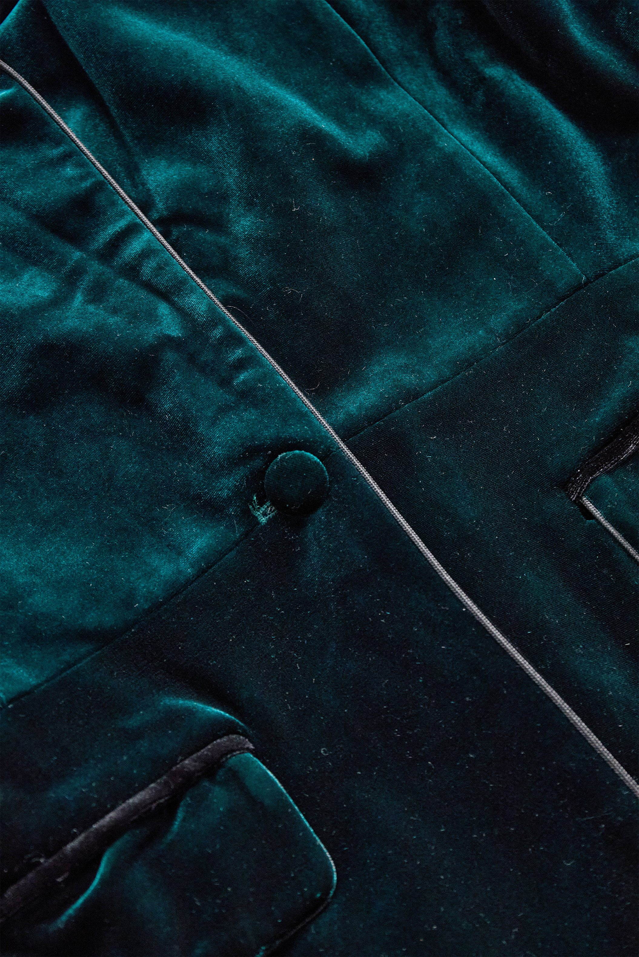 Emerald | Blazer with Satin Lapels and Rose Embroidery - Elle & Milo