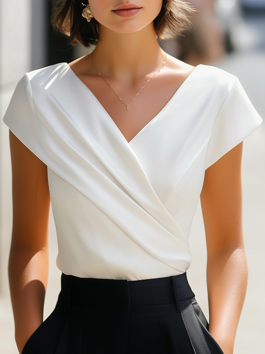 Luna | Sleeveless V-Neck Pleated Blouse - Elle & Milo