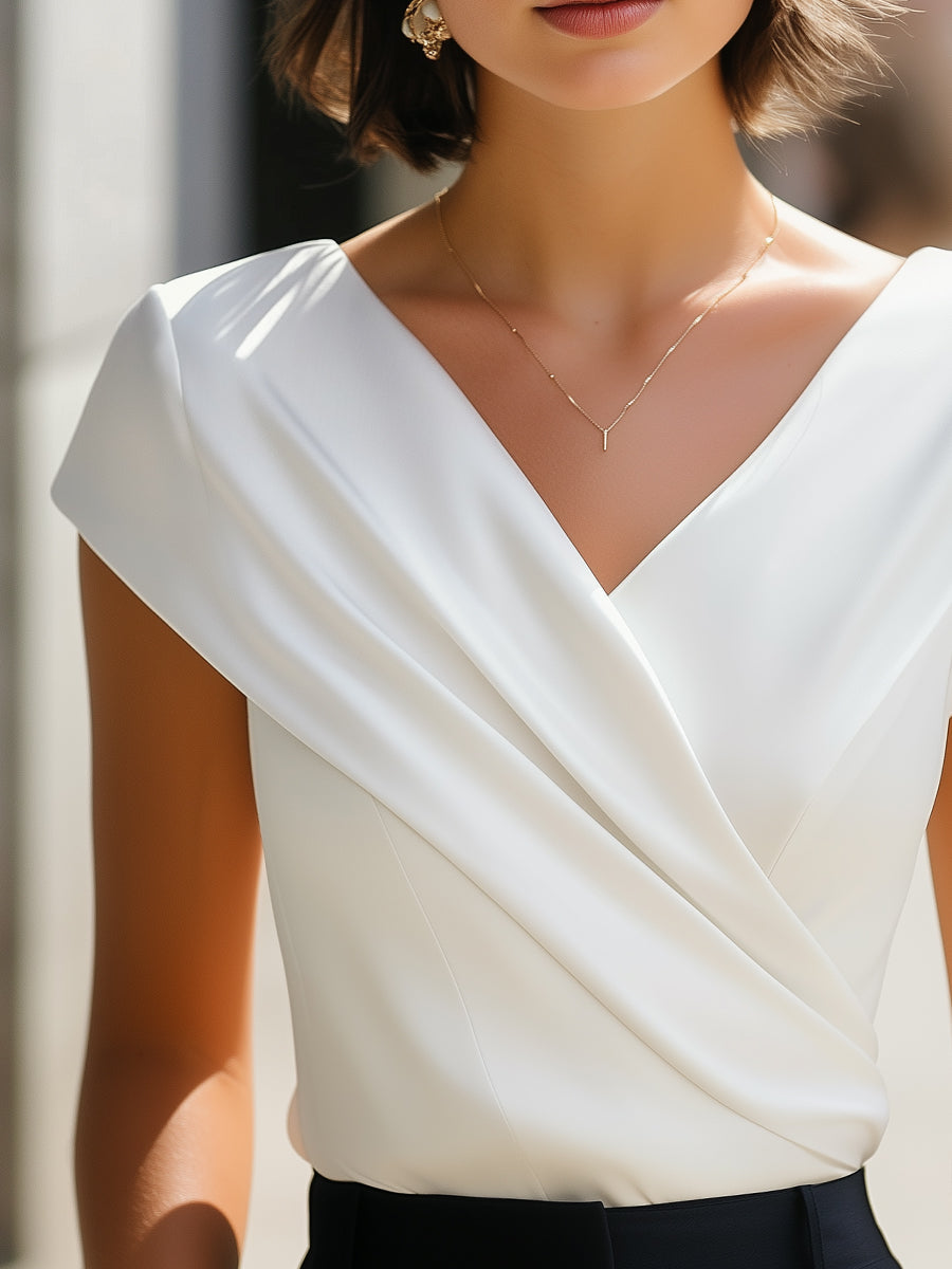 Luna | Sleeveless V-Neck Pleated Blouse - Elle & Milo