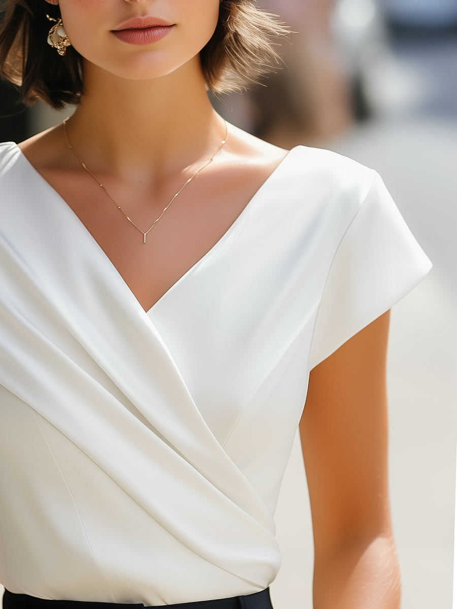 Luna | Sleeveless V-Neck Pleated Blouse - Elle & Milo