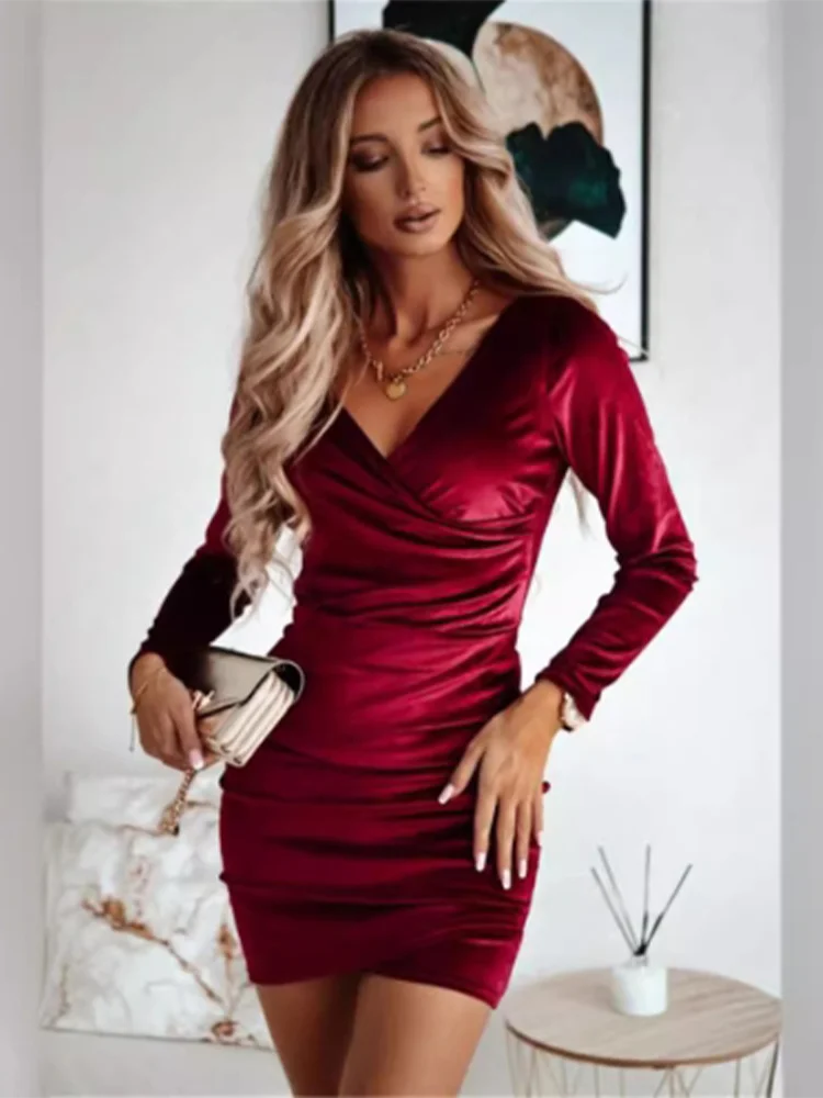Nia | Wrap Dress With V-Neck Long Sleeve - Elle & Milo