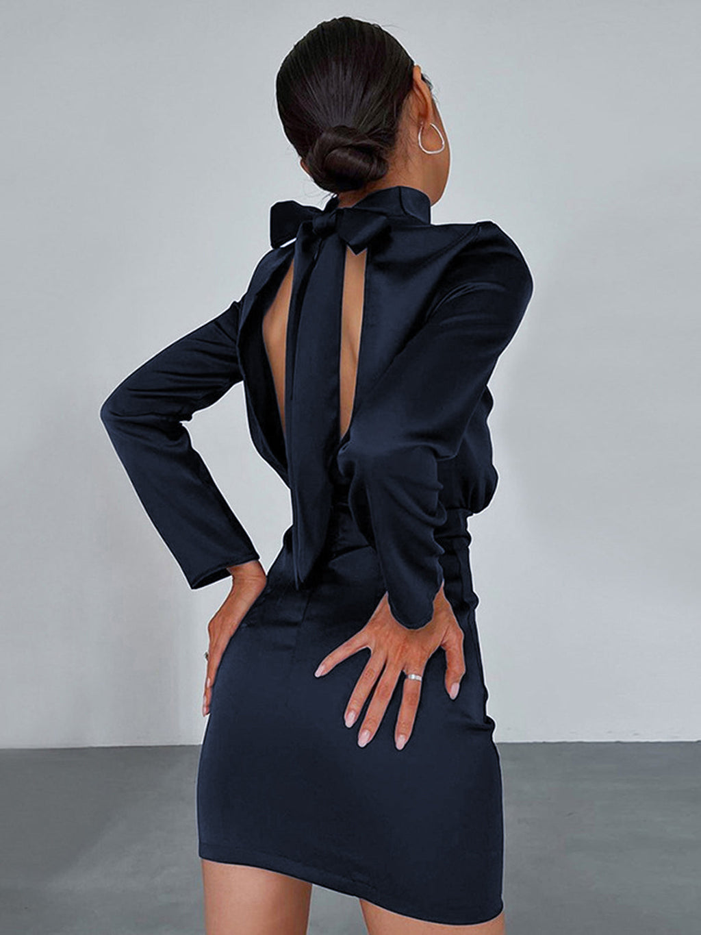 Nova | Mini Dress with Fitted Silhouette - Elle & Milo