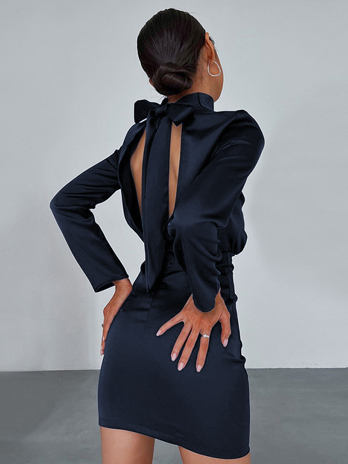Nova | Mini Dress with Fitted Silhouette - Elle & Milo