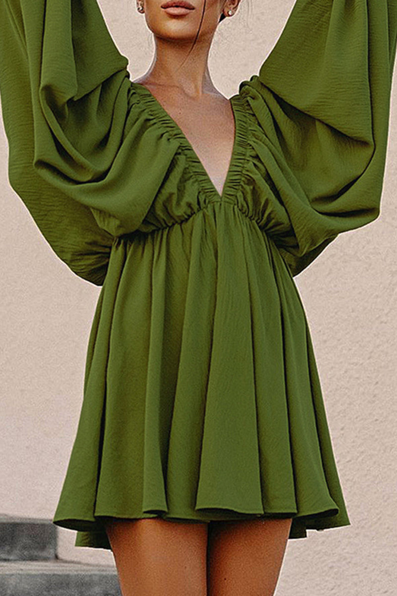 Nova | Mini Dress with Deep V-Neck - Elle & Milo