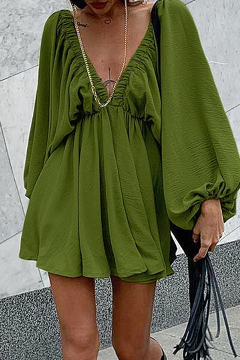 Nova | Mini Dress with Deep V-Neck - Elle & Milo