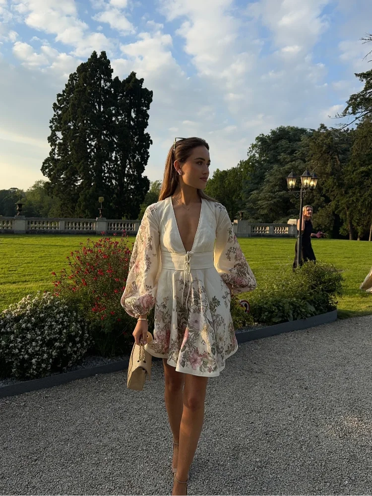 Novae | Floral Dress with V-Neck - Elle & Milo